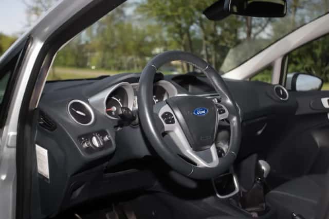 Ford Fiesta (2011) thumbnail 12
