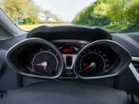 Ford Fiesta (2011) thumbnail 16