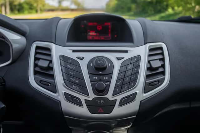 Ford Fiesta (2011) thumbnail 17