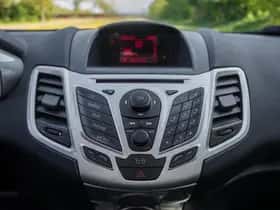 Ford Fiesta (2011) thumbnail 17