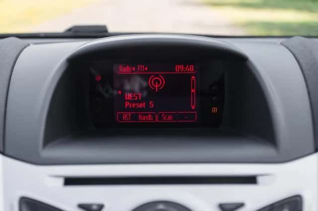 Ford Fiesta (2011) thumbnail 18