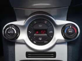 Ford Fiesta (2011) thumbnail 19