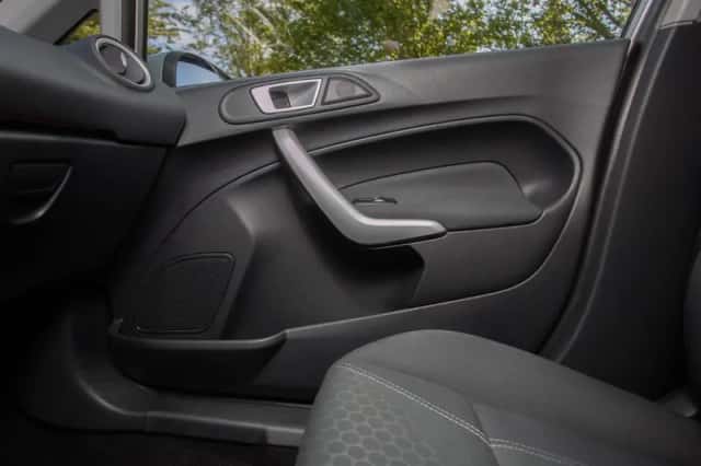 Ford Fiesta (2011) thumbnail 20