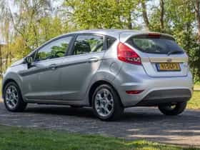 Ford Fiesta (2011) thumbnail 4