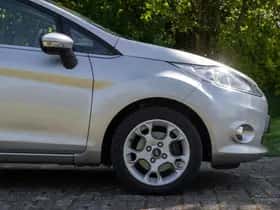 Ford Fiesta (2011) thumbnail 7