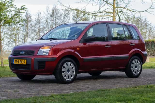 Ford Fusion (2010) thumbnail 3