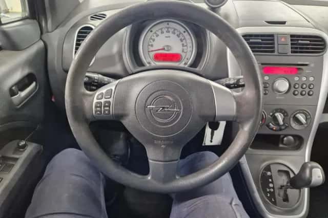 Opel Agila (2012) thumbnail 9