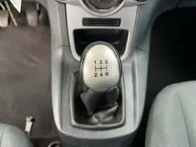 Ford Fiesta (2010) thumbnail 13
