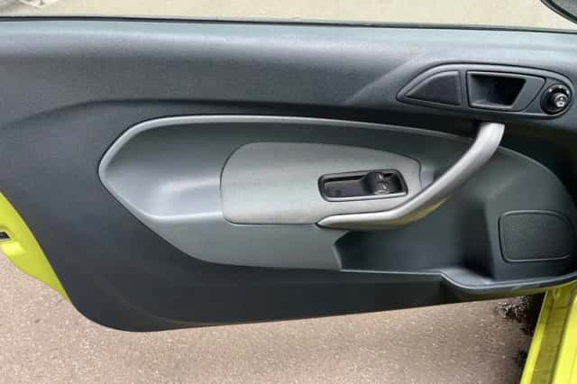 Ford Fiesta (2010) thumbnail 15