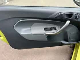 Ford Fiesta (2010) thumbnail 15