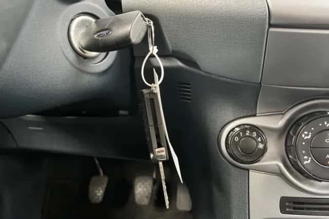 Ford Fiesta (2010) thumbnail 16