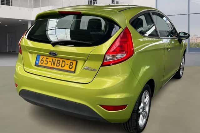 Ford Fiesta (2010) thumbnail 3