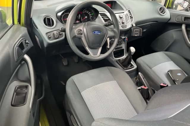 Ford Fiesta (2010) thumbnail 5