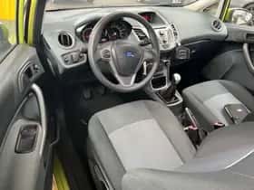 Ford Fiesta (2010) thumbnail 5