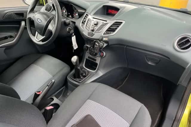Ford Fiesta (2010) thumbnail 7