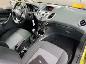 Ford Fiesta (2010) thumbnail 7