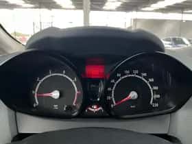 Ford Fiesta (2010) thumbnail 9