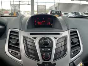Ford Fiesta (2010) thumbnail 10