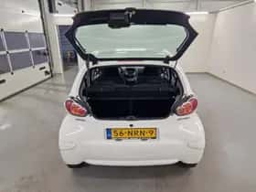Toyota Aygo (2010) thumbnail 16