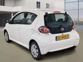 Toyota Aygo (2010) thumbnail 4