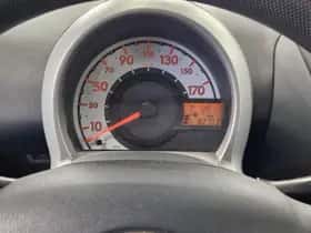 Toyota Aygo (2010) thumbnail 10