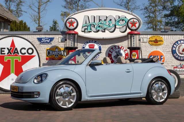Volkswagen Beetle (2015) thumbnail 1