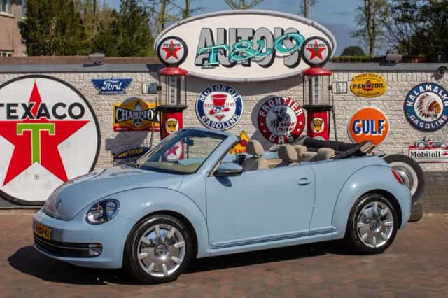 Volkswagen Beetle (2015) thumbnail 2