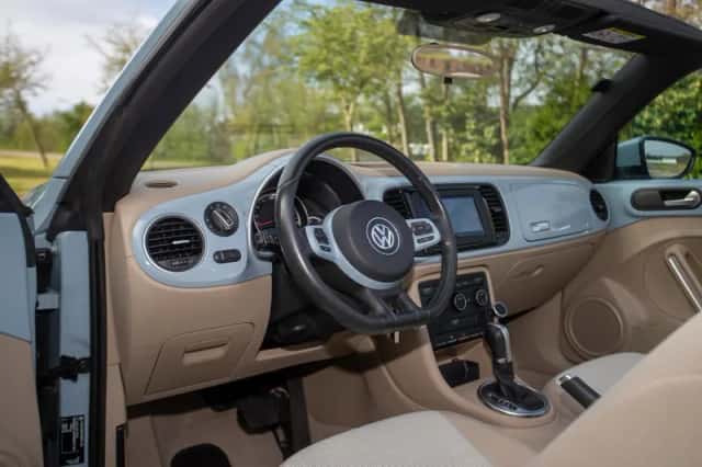 Volkswagen Beetle (2015) thumbnail 20