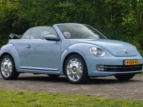 Volkswagen Beetle (2015) thumbnail 3