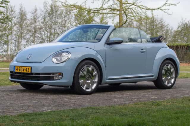 Volkswagen Beetle (2015) thumbnail 4