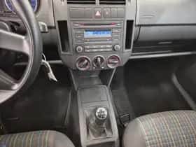 Volkswagen Polo (2005) thumbnail 11