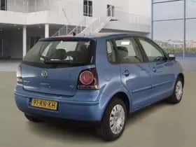 Volkswagen Polo (2005) thumbnail 3