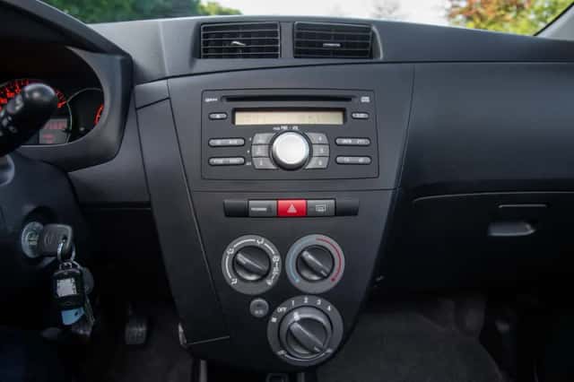 Daihatsu Cuore (2010) thumbnail 17
