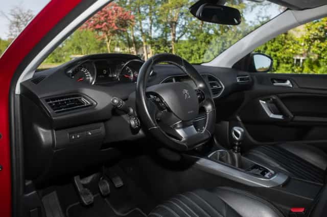 Peugeot 308 (2017) thumbnail 11