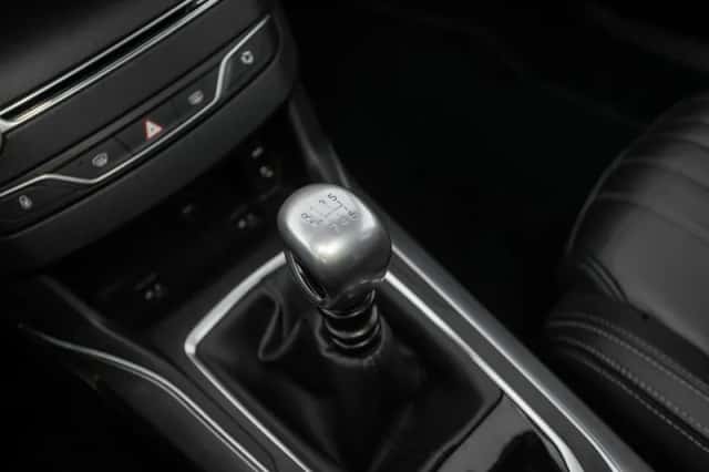 Peugeot 308 (2017) thumbnail 16