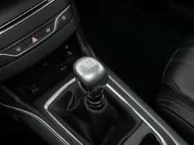 Peugeot 308 (2017) thumbnail 16