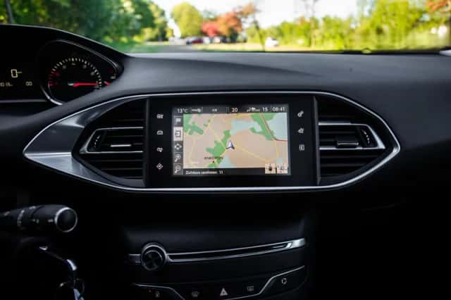 Peugeot 308 (2017) thumbnail 17