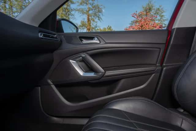 Peugeot 308 (2017) thumbnail 20