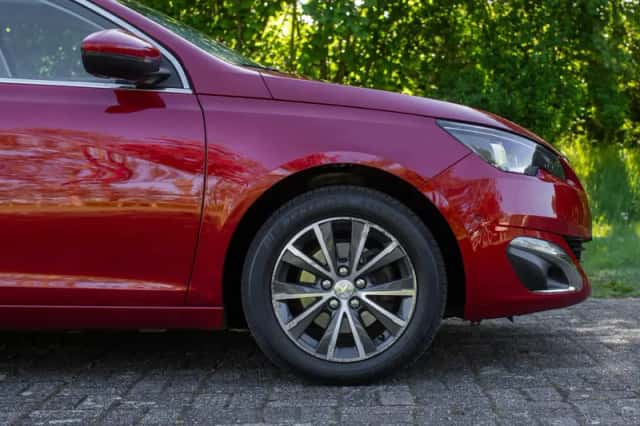 Peugeot 308 (2017) thumbnail 7