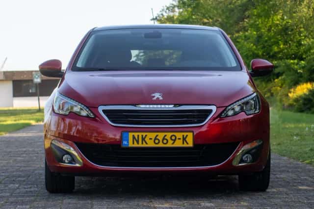 Peugeot 308 (2017) thumbnail 9