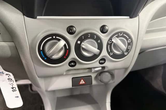 Suzuki Alto (2011) thumbnail 9