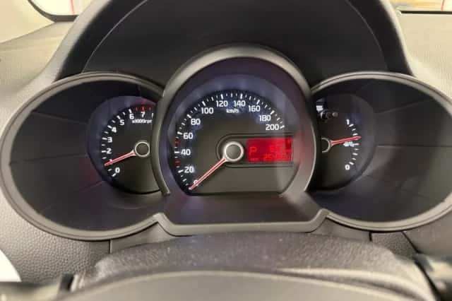 Kia Picanto (2012) thumbnail 11