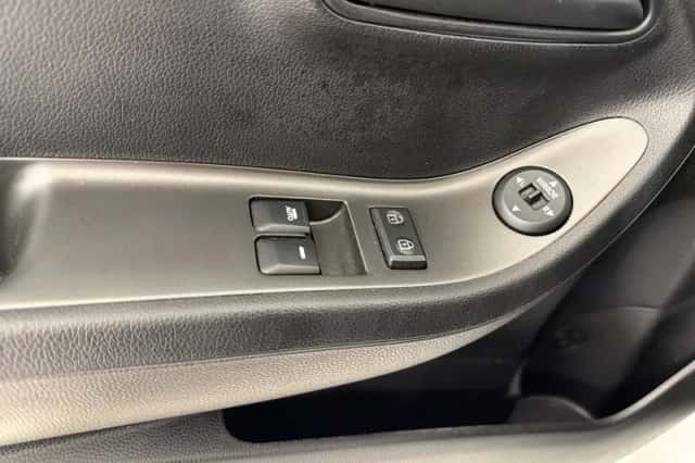 Kia Picanto (2012) thumbnail 12