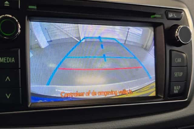 Toyota Yaris (2012) thumbnail 11