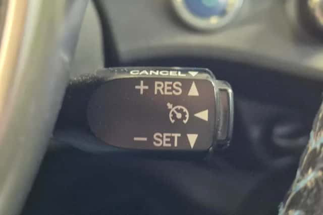 Toyota Yaris (2012) thumbnail 14
