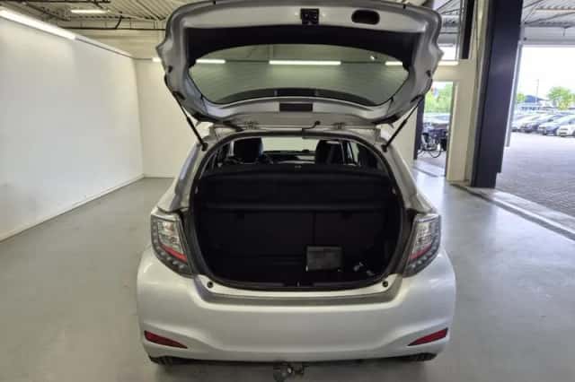 Toyota Yaris (2012) thumbnail 19