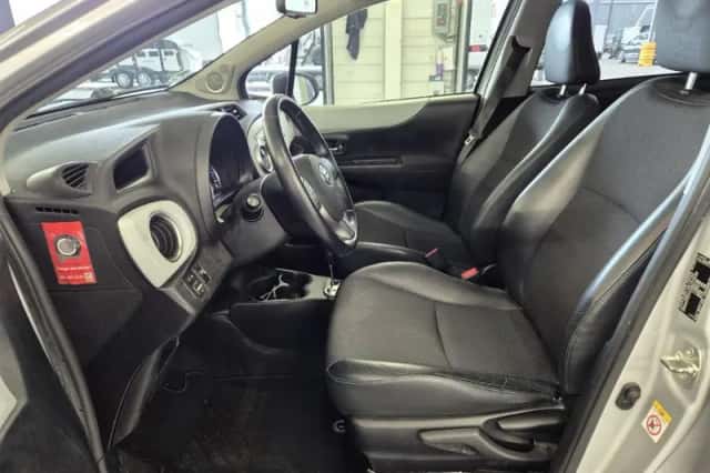 Toyota Yaris (2012) thumbnail 6