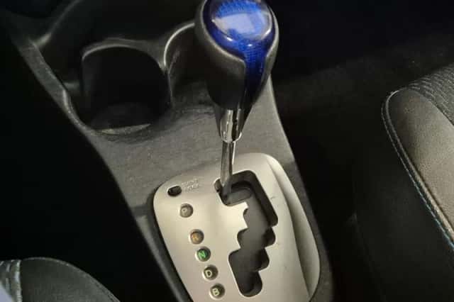 Toyota Yaris (2012) thumbnail 9