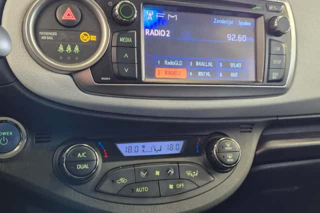 Toyota Yaris (2012) thumbnail 10