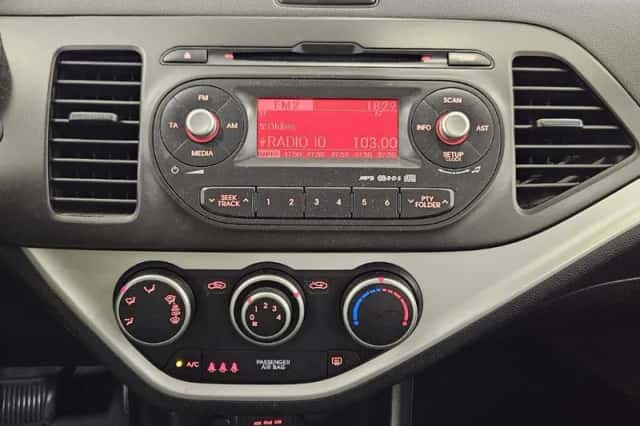 Kia Picanto (2011) thumbnail 11